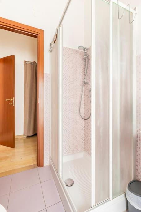 Casa Etruschi - Appartamento Con Posto Auto 利沃诺 外观 照片